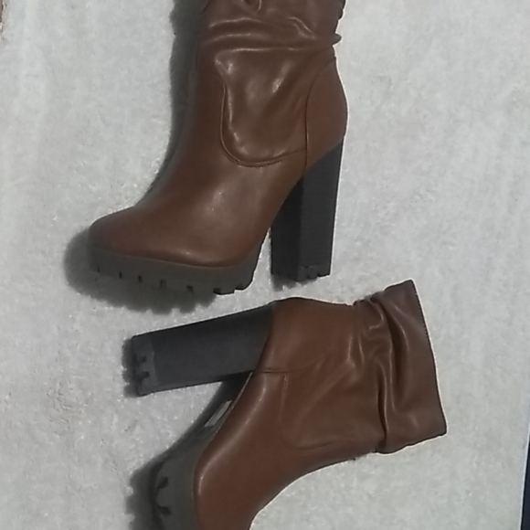 Boots - Picture 3 of 3